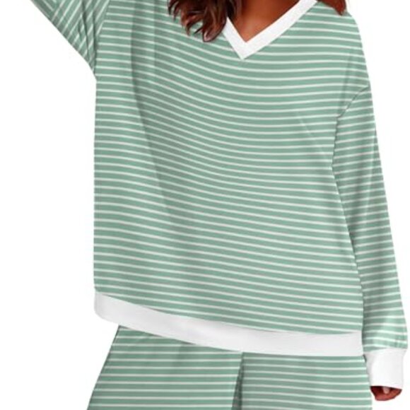 Women's V-Neck Long Sleeve Pajama Set with Pocket - Cozy Loungewear - Picture 3 of 8